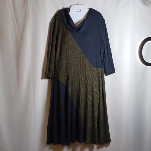 Signature by Robbie Bee Dresses & Skirts - SIGNATURE Olive Green/ Dark Blue Knit Midi Dress. Size 3X